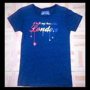 UO “I left my heart in London” shirt blue S